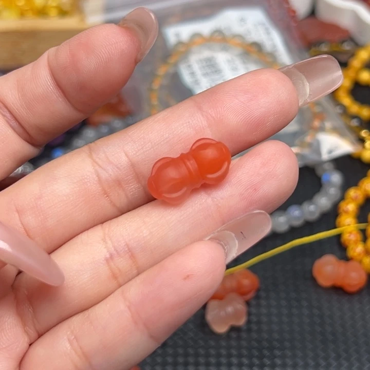 轩***宝颈饰合金南红玛瑙