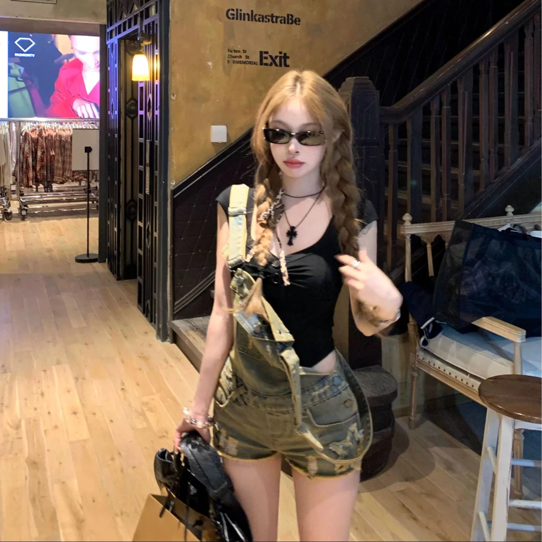 韩系甜美少女2025夏季ins性感修身背心上衣搭配背带牛仔短裤套装