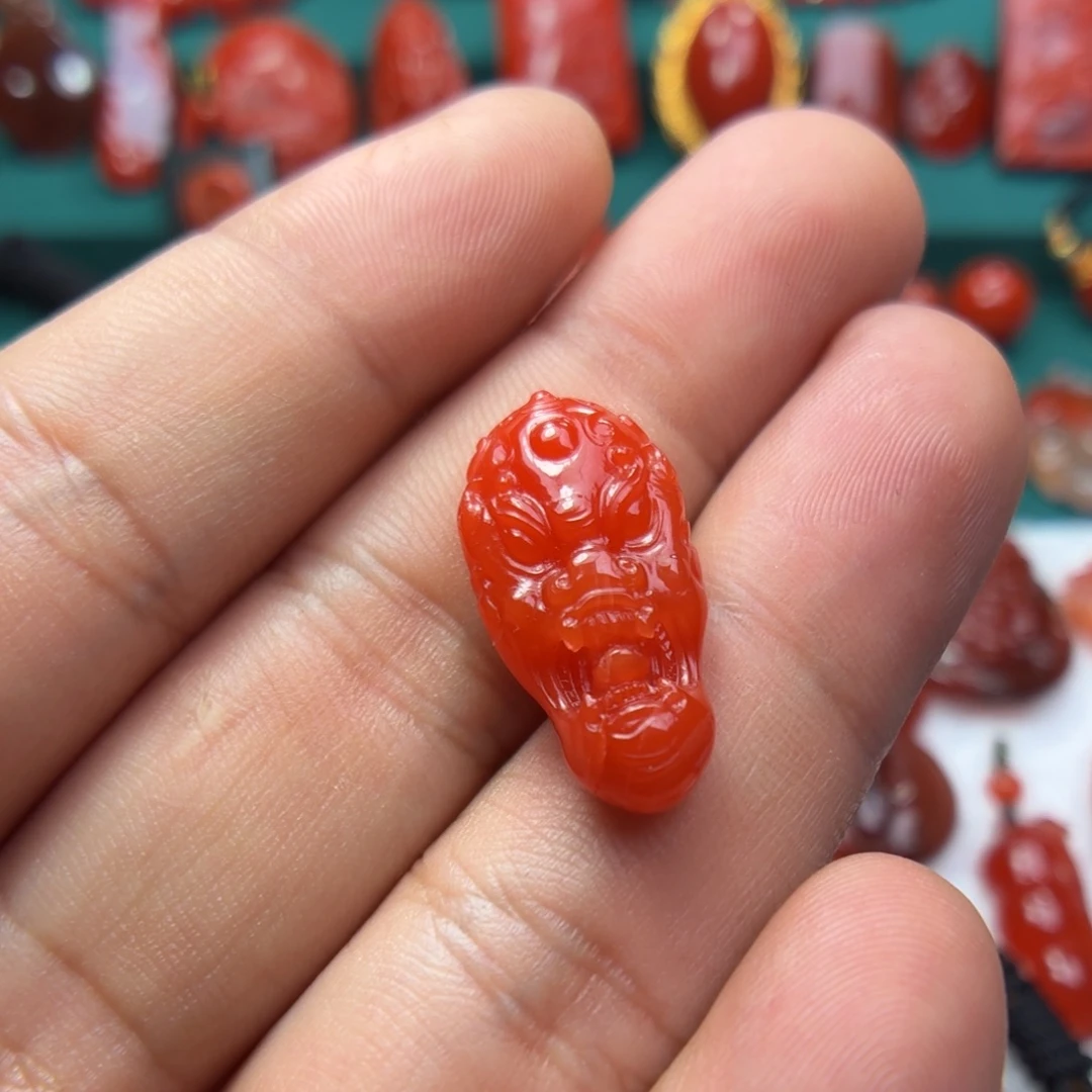 南红玛瑙未镶嵌挂件