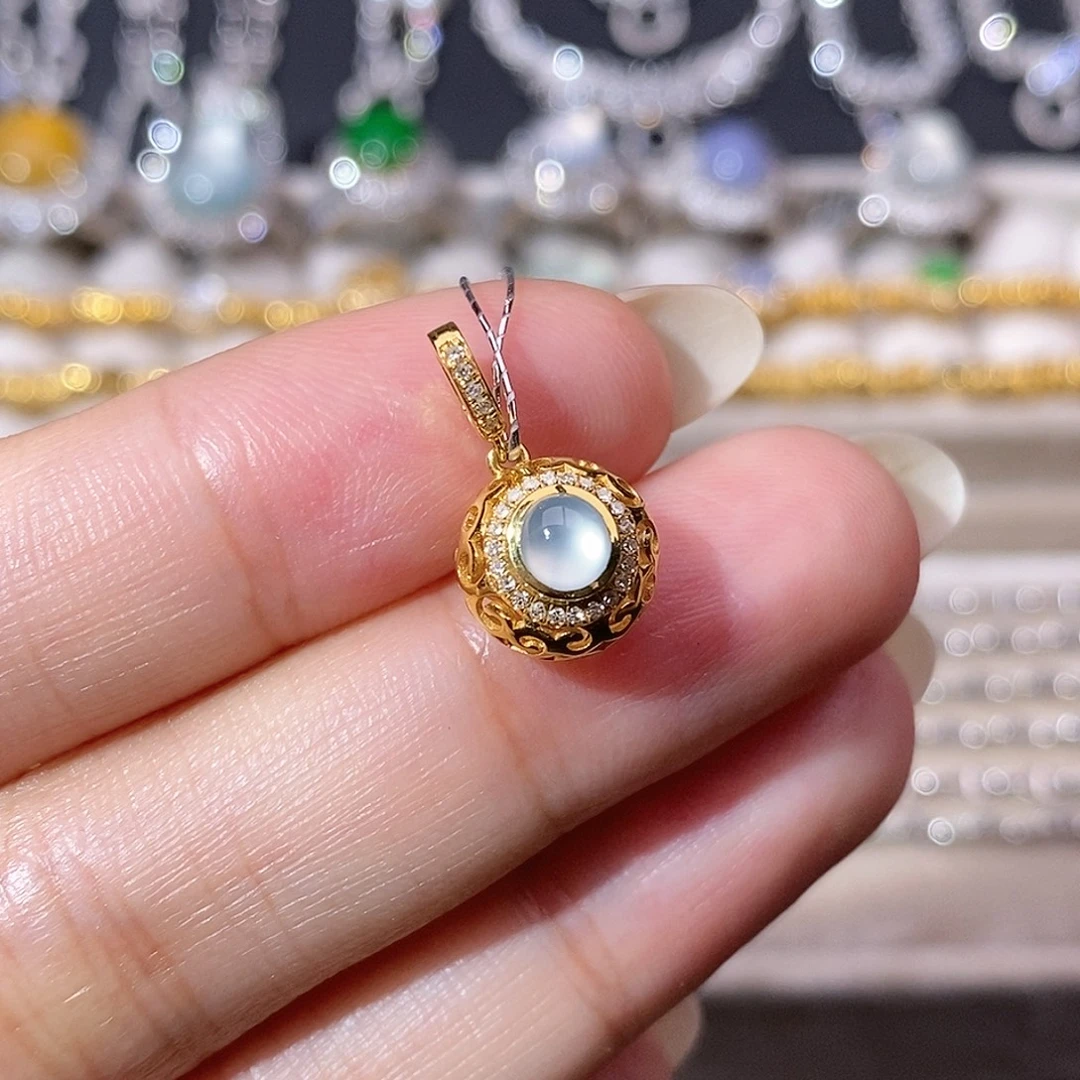 翡翠18K金镶嵌颈饰