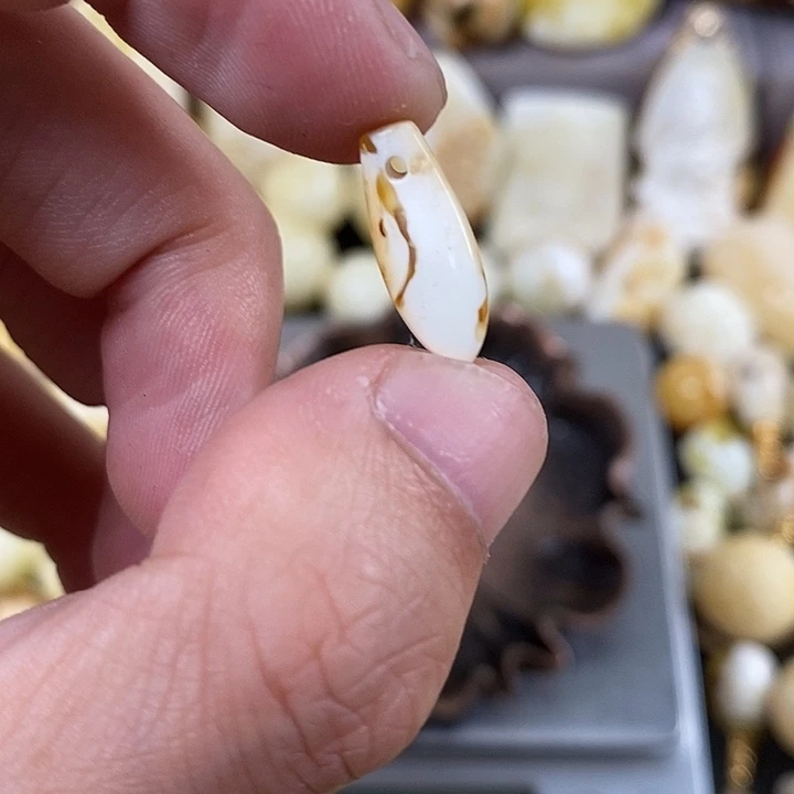 琥珀裸石未镶嵌我