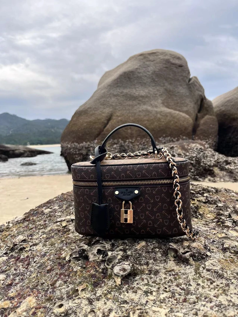 URICK/时尚百搭2025欧美风春夏斜挎腋下咖啡色双拼盒子包G651519