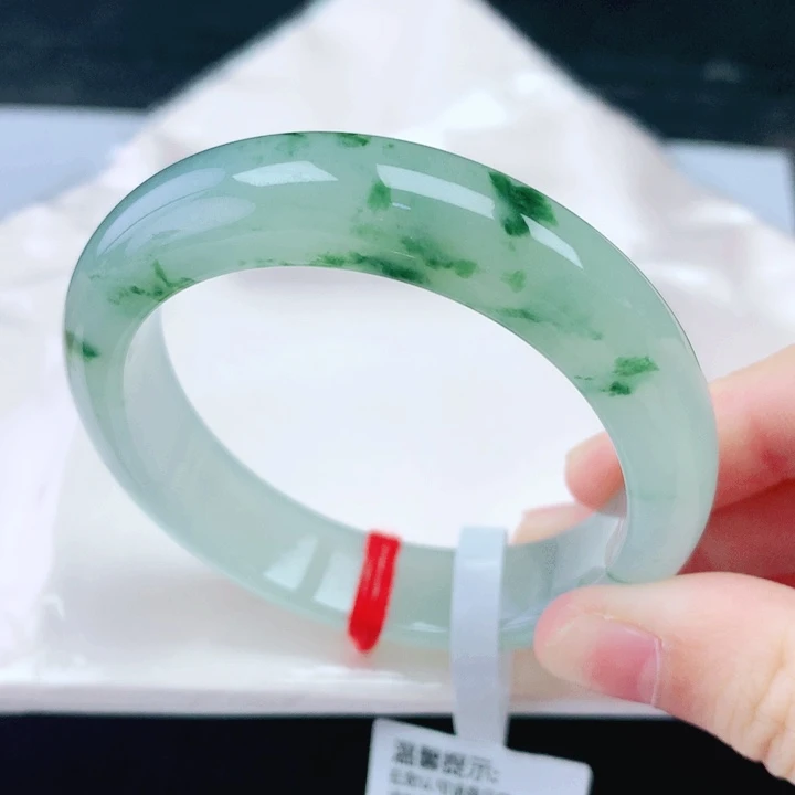翡翠未镶嵌手镯54贵妃