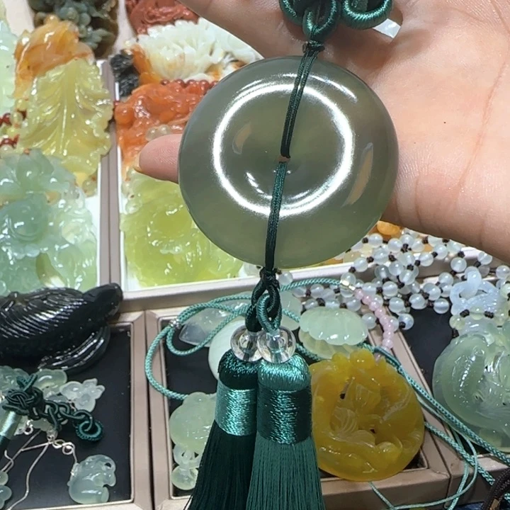 蛇纹石玉未镶嵌吊坠