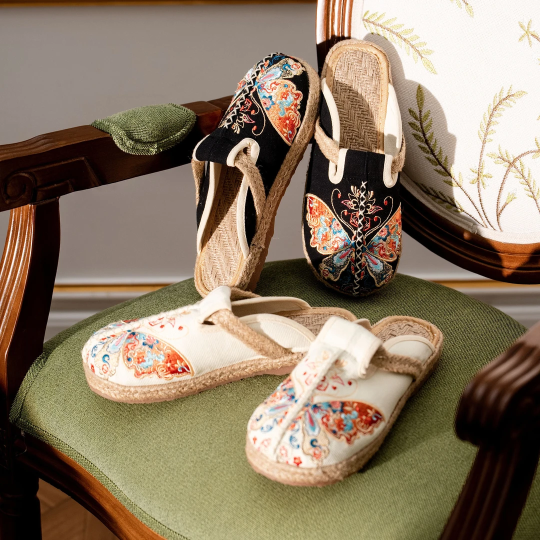 新款民族风绣花鞋复古休闲平底拖鞋单鞋圆头汉服布鞋老北京布鞋女