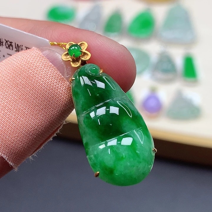 翡翠18K金镶嵌颈饰