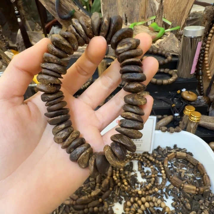 沉香碎屑沉香海南白棋树丁1.6大28克➕沉香碎屑多样性