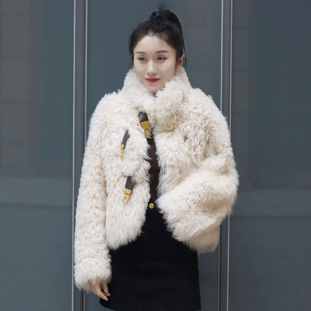 初晓2024年冬季新款女士皮毛一体外套 棕色白色 时尚休闲百搭 434