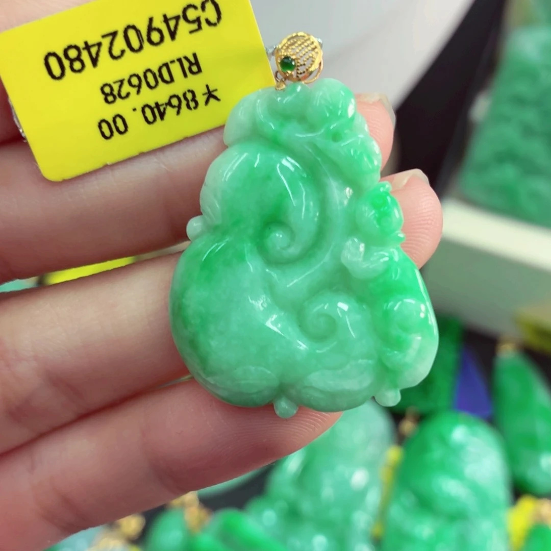 翡翠18K金镶嵌颈饰