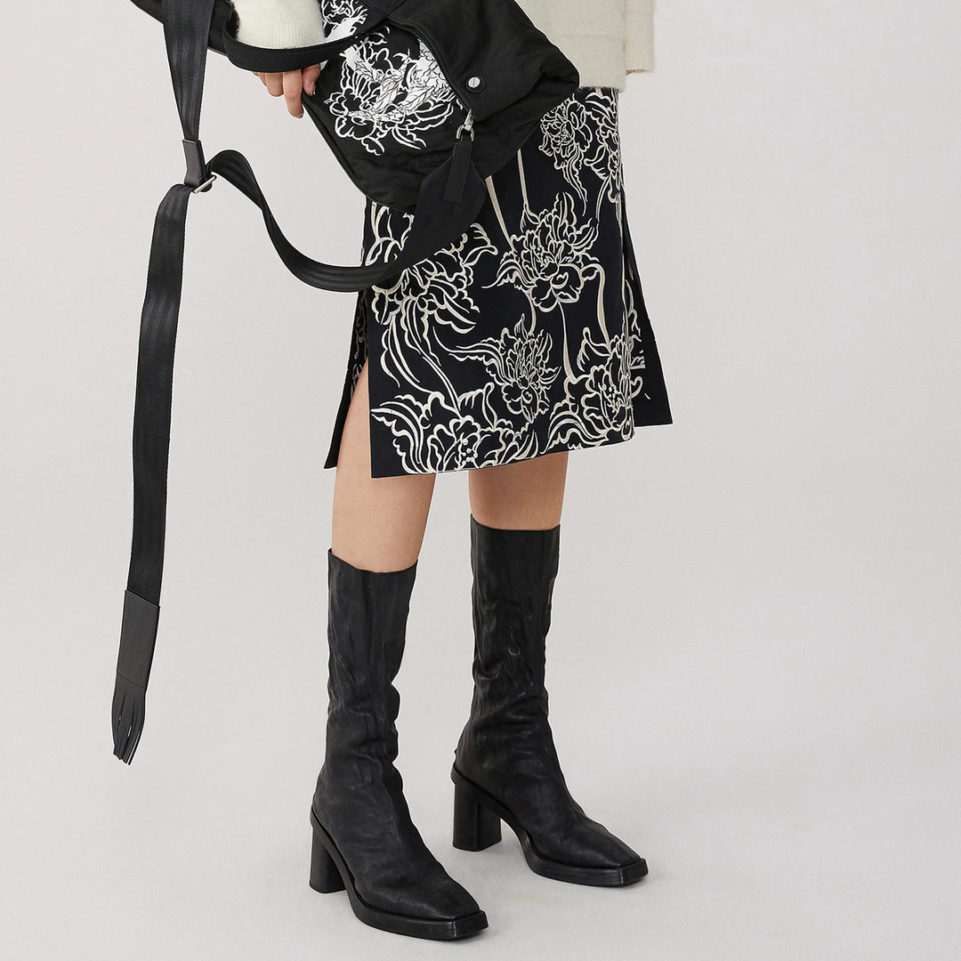 【妍妍精选】ZHUCHONGYUN【原创花纹刺绣】时尚个性黑色开叉半身裙女