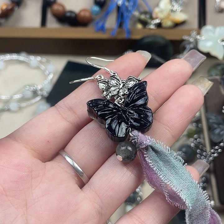 N****合金蛇纹石玉颈饰