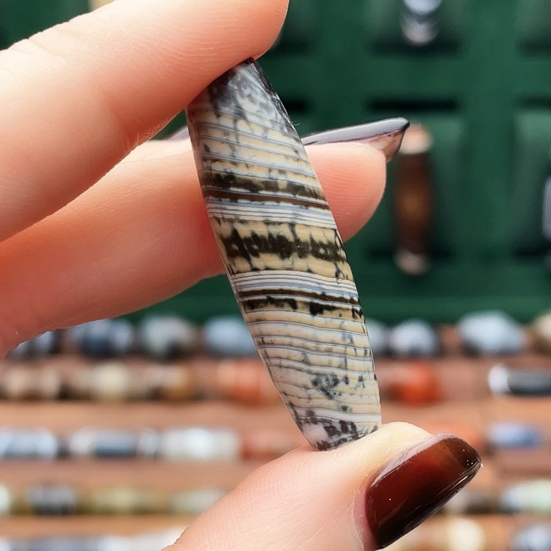 鸿***线玛瑙/玉髓合金珠宝半成品