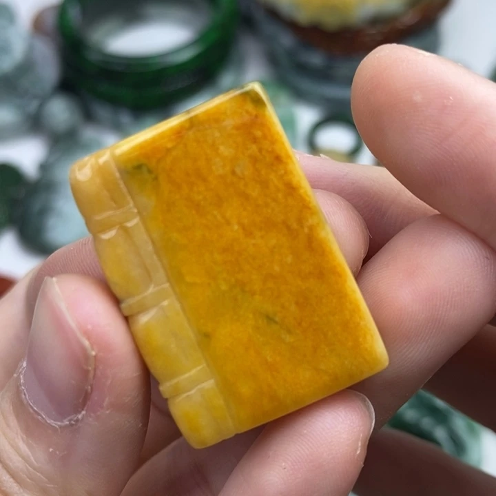 颈饰未镶嵌翡翠人****逢