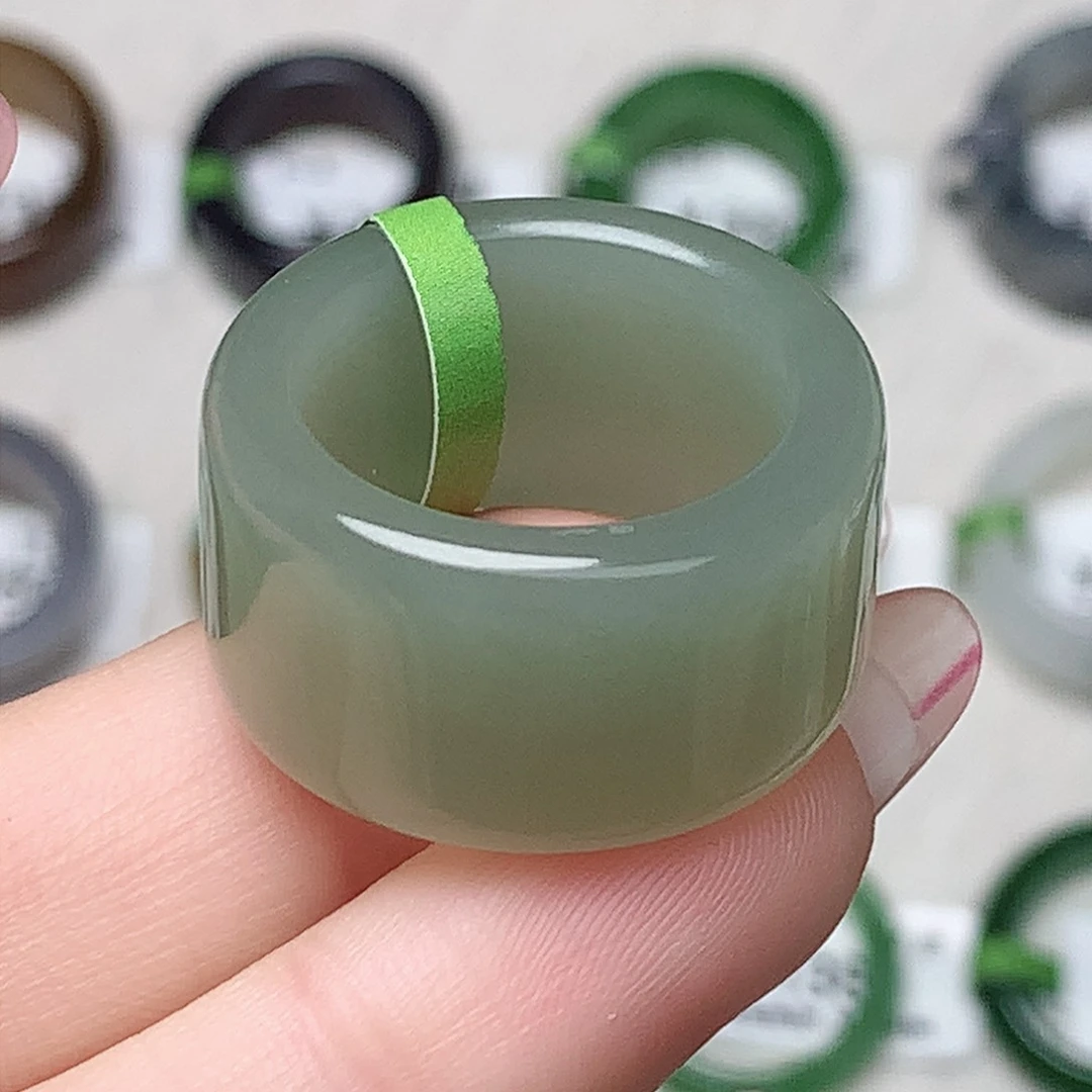 未镶嵌戒指和田玉