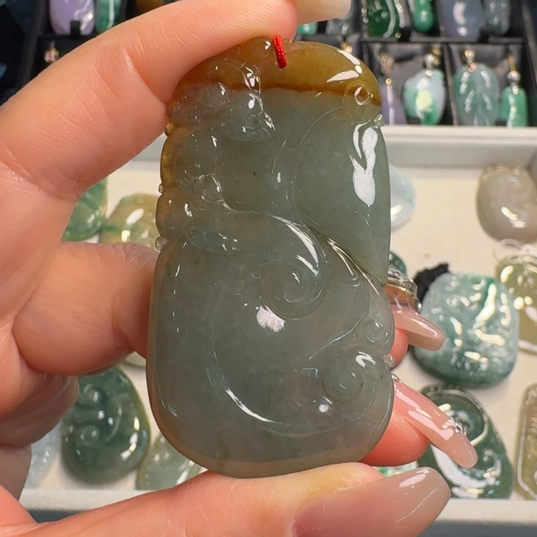 翡翠未镶嵌颈饰如意