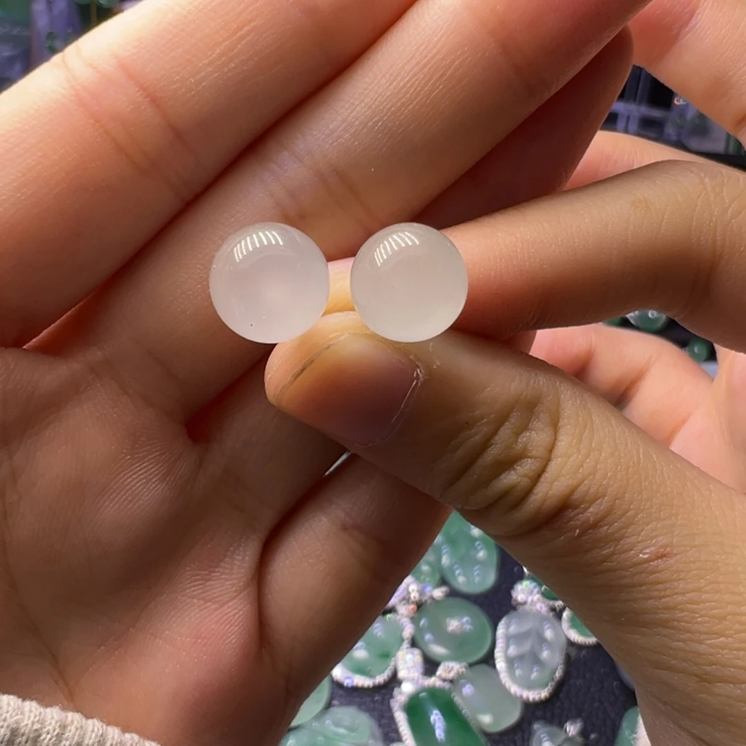 石英质玉（非洲翠）未镶嵌颈饰