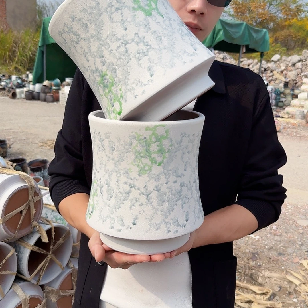 紫砂花盆口19高22（两个束腰白色姹寂