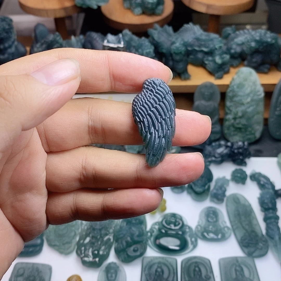 定制翡翠未镶嵌翅膀