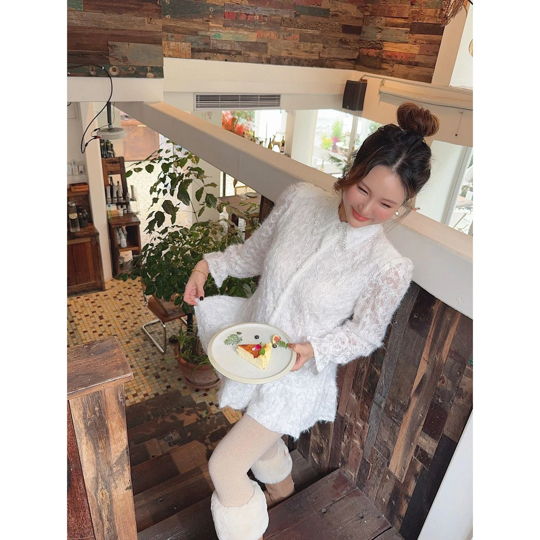 智英欧尼 NO退NO换【蕾丝衬衫长款气质衬衣宽松喇叭袖polo领女】