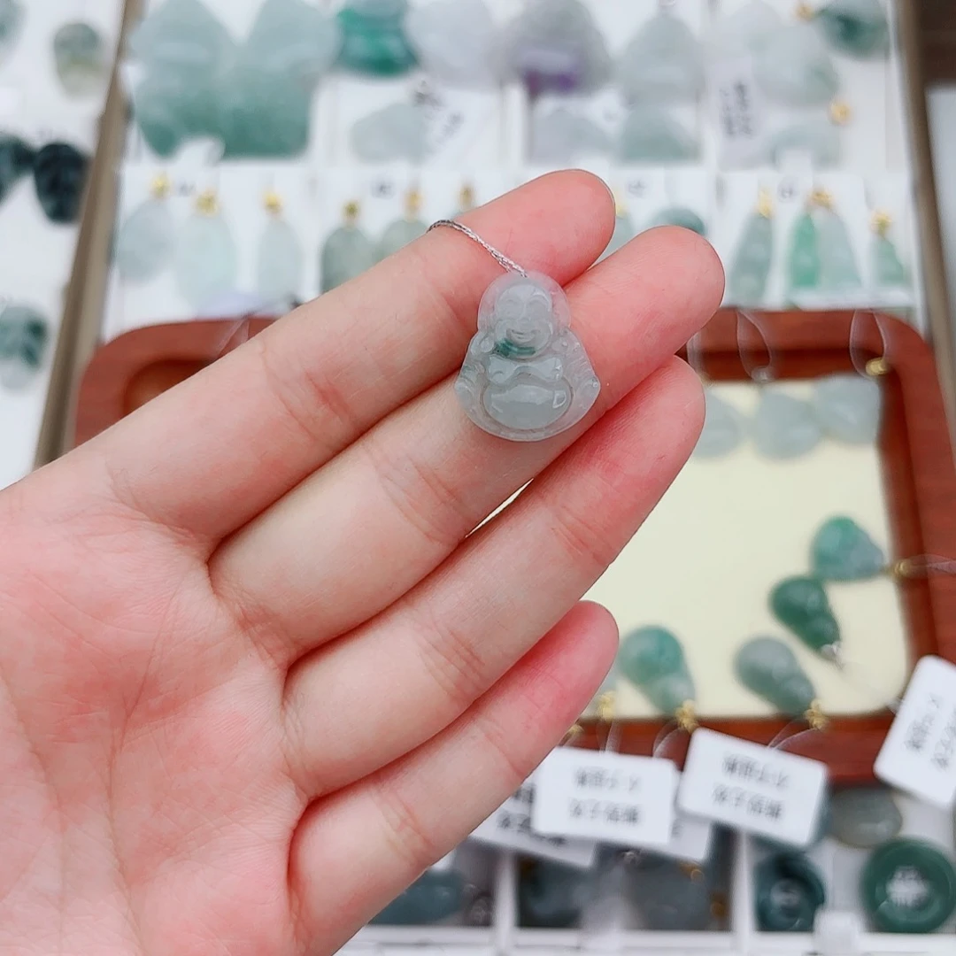 翡翠颈饰未镶嵌佛公