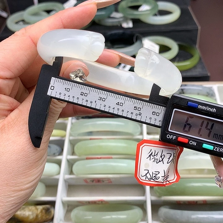 蛇纹石玉手镯未镶嵌495