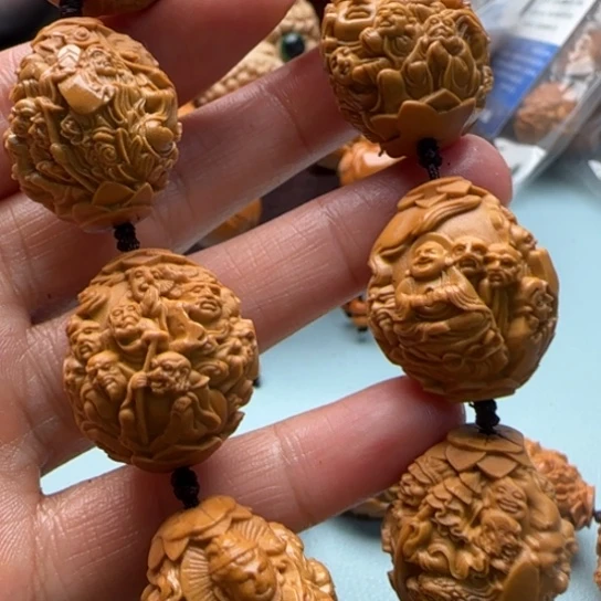 橄榄核手串雕刻工艺