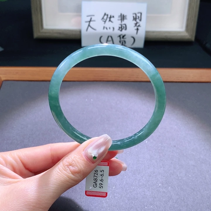 翡翠手镯未镶嵌天然翡翠手镯
