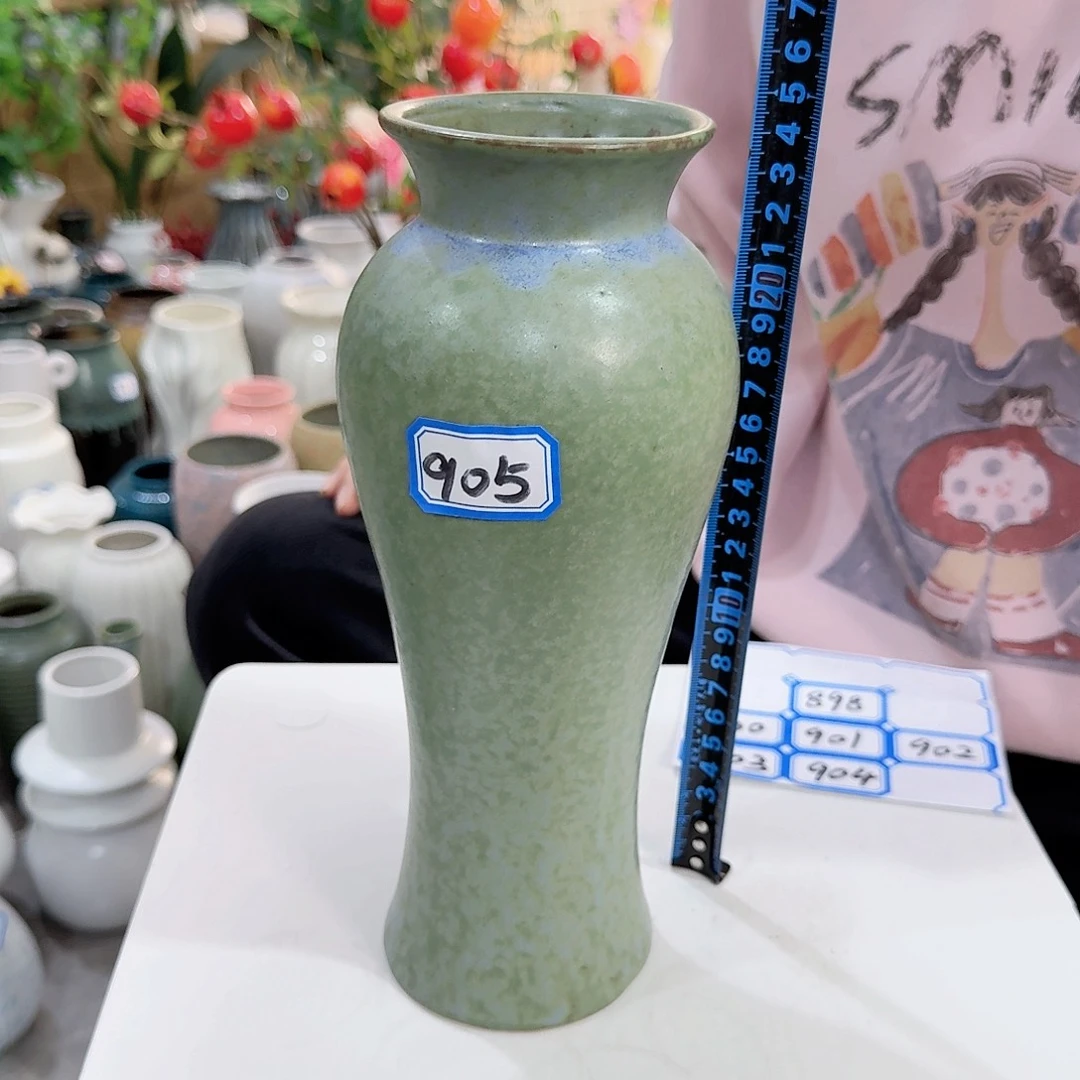 王***姐905号陶瓷高25厘米瑕疵有孔一个