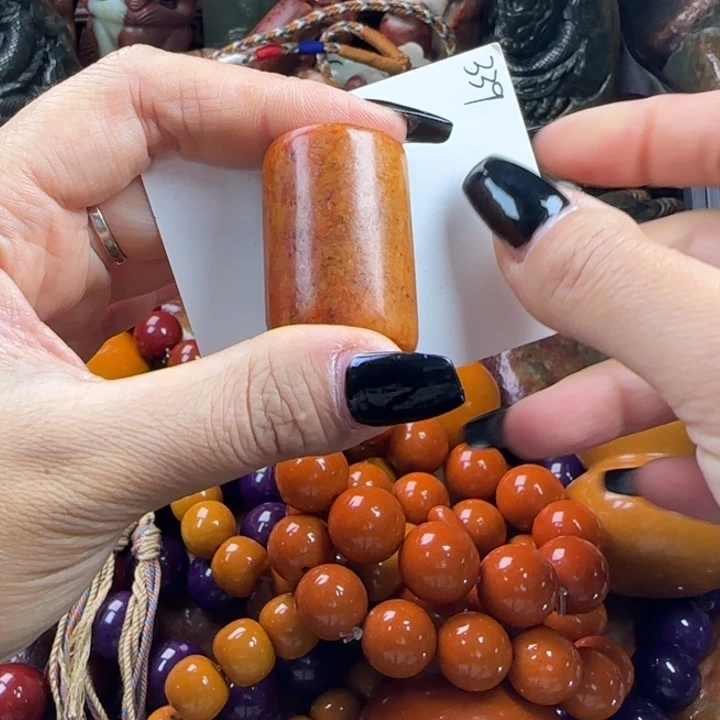 未镶嵌透闪石质玉珠宝奇石