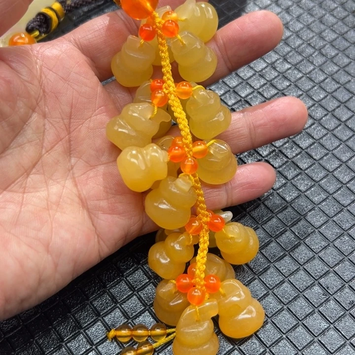 石英质玉（黄龙玉）颈饰未镶嵌