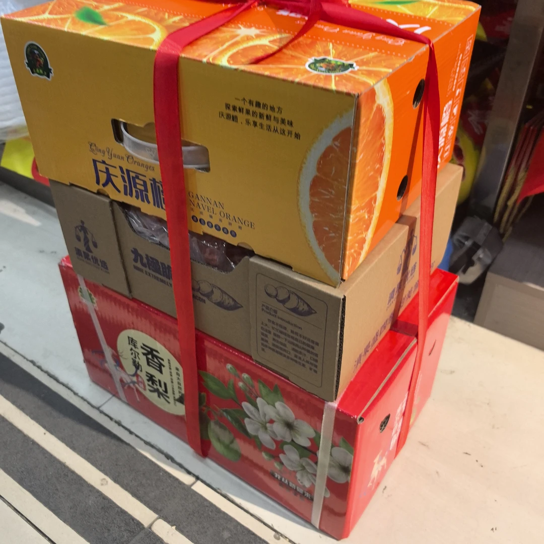 一百元三箱水果礼盒 香梨，赣州橙 ，雪莲果 备注可以任意三种，一份一单，不要跟别的一起拍