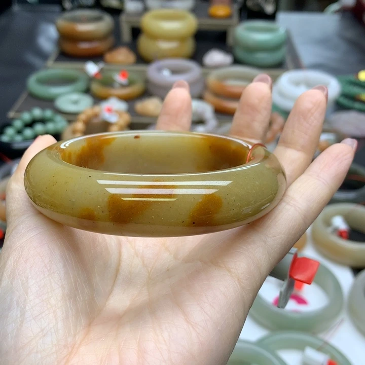 石英质玉手镯未镶嵌