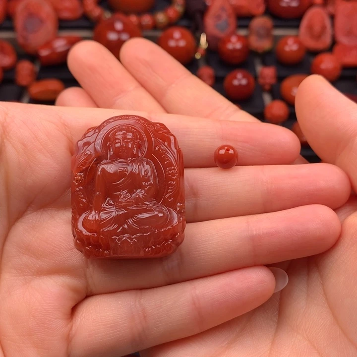 骁***生未镶嵌大日如来南红玛瑙