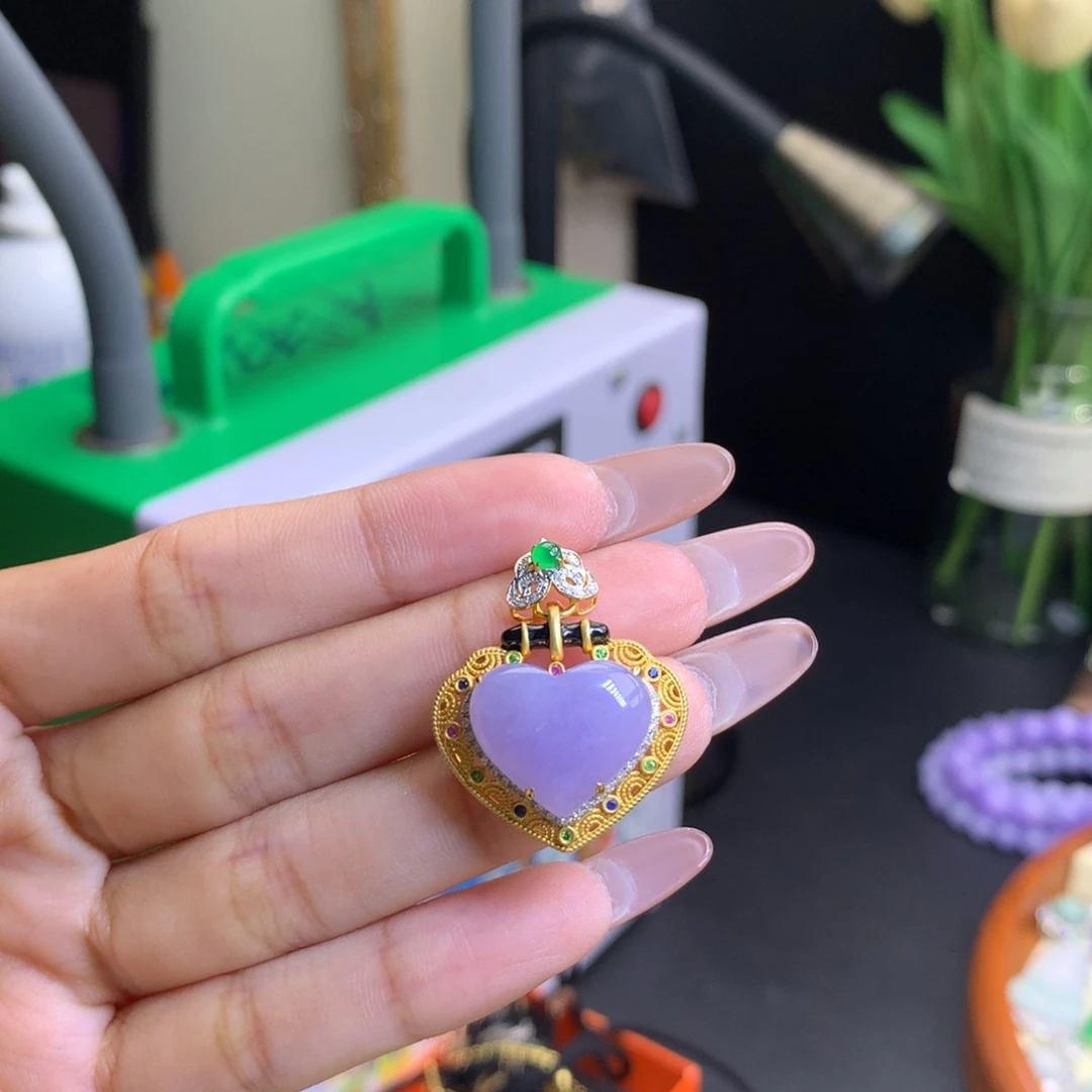 翡翠18K金镶嵌颈饰