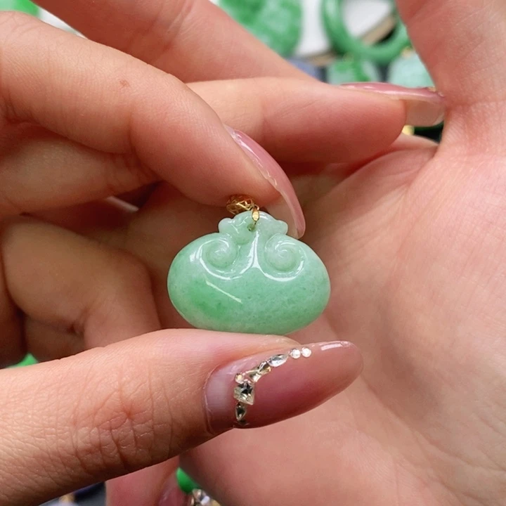 翡翠颈饰未镶嵌吊坠