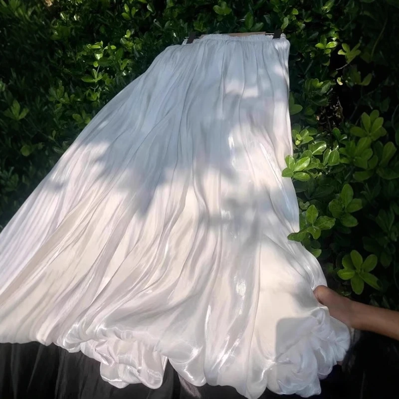 白色珠光缎面半身裙女夏季高级感气质中长款垂感a字蓬蓬花苞裙子