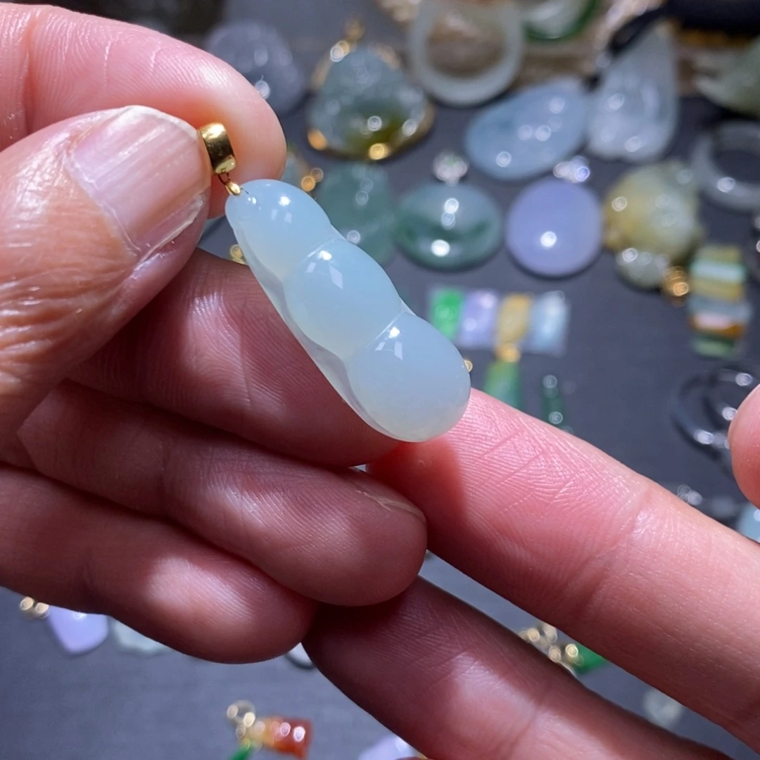 翡翠18K金镶嵌颈饰豆子