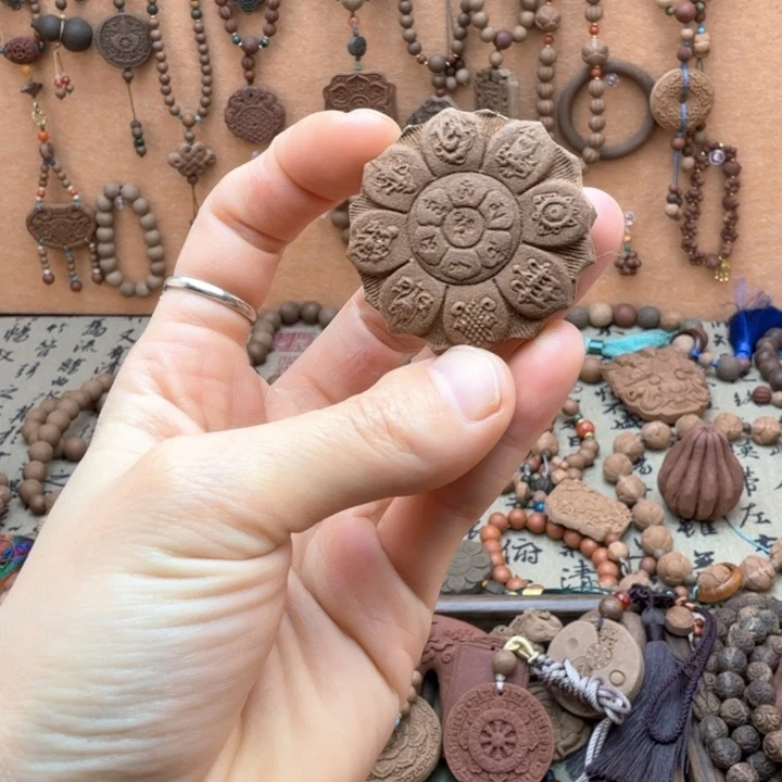 龙涎香方小莲花微瑕香牌