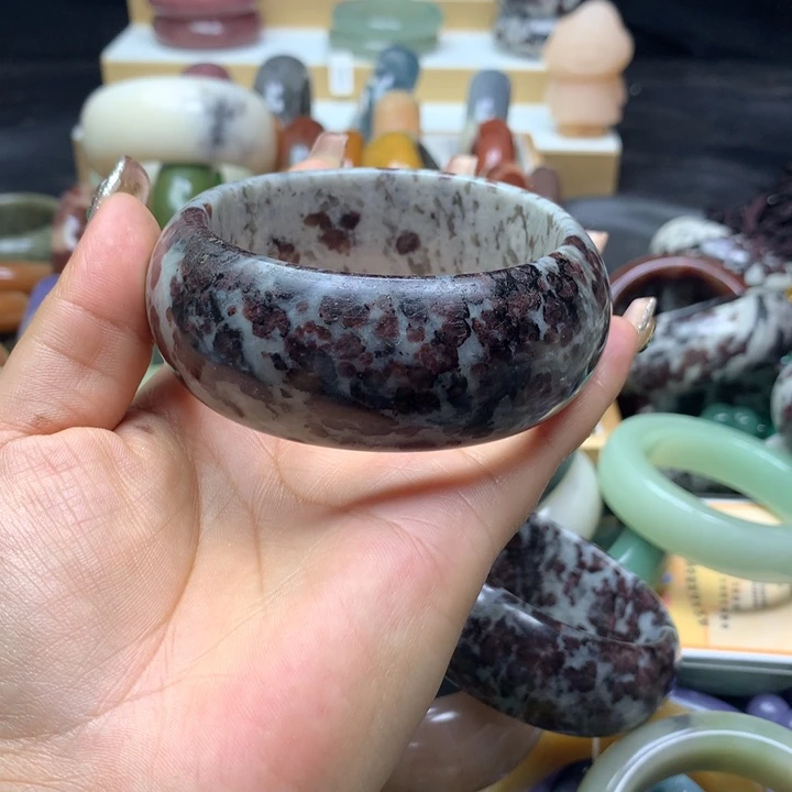 未镶嵌手镯石英质玉秋*