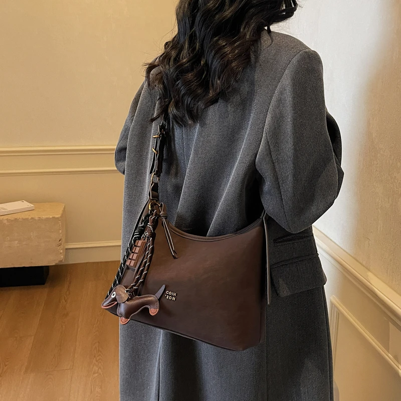 高颜值复古大容量休闲包包女2025冬季新款百搭通勤单肩斜挎包132