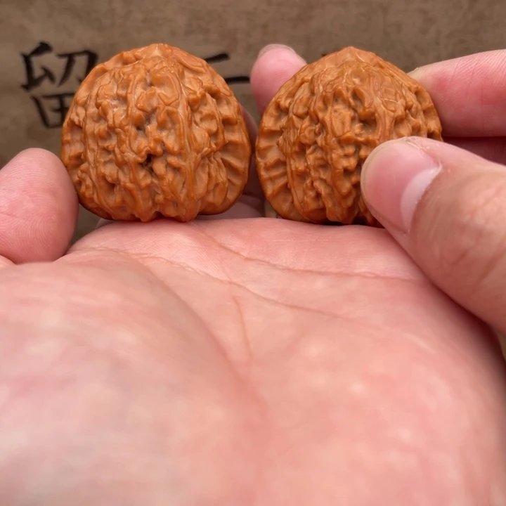 文玩核桃把件38三角白