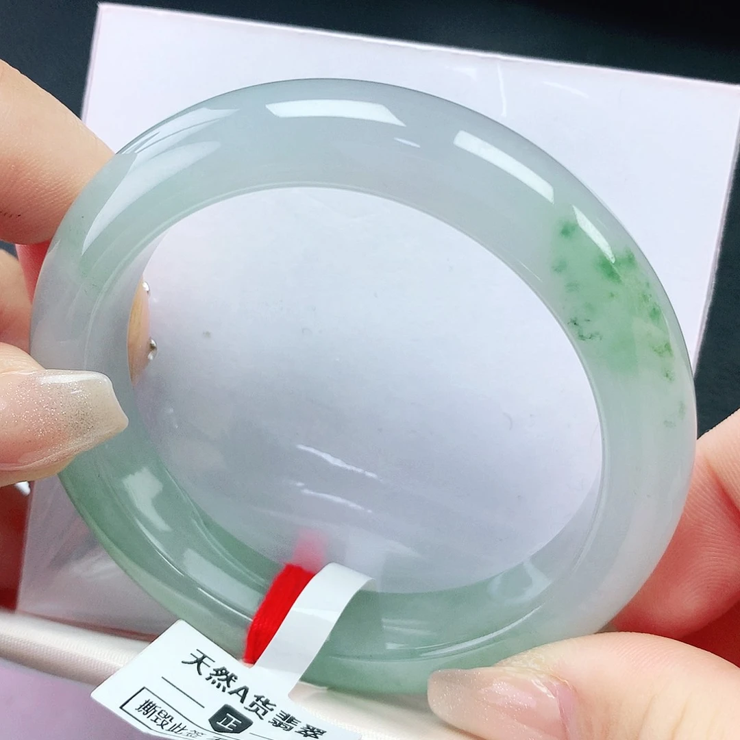 翡翠手镯未镶嵌56圈