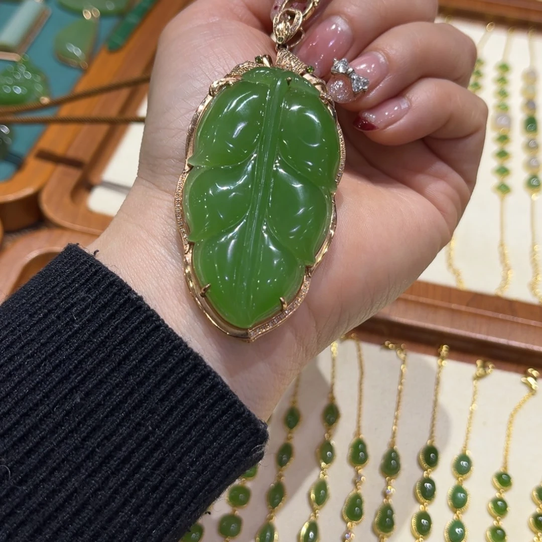 和田玉（碧玉）颈饰18K金镶嵌