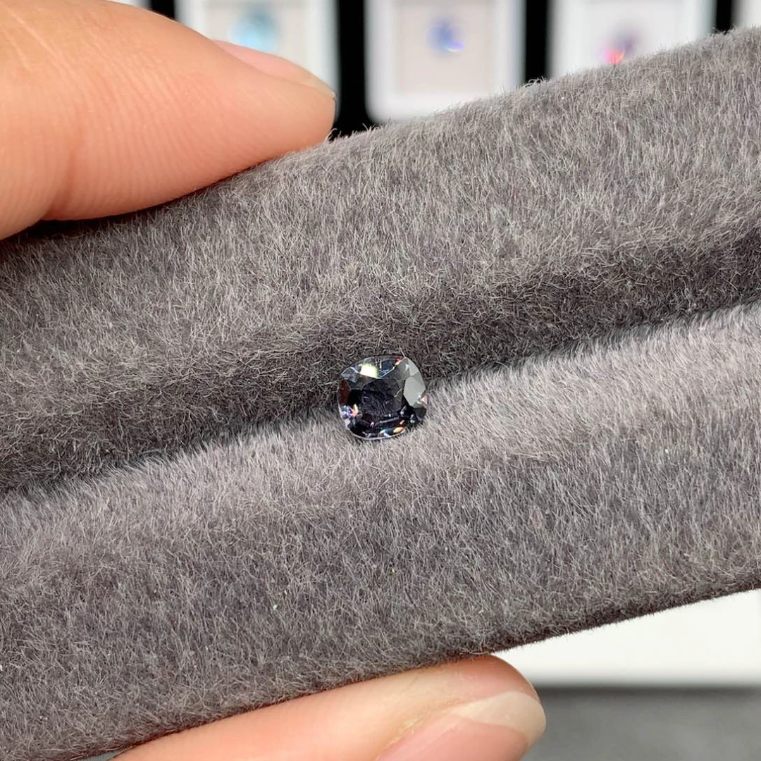 尖晶石裸石0.63克拉深灰