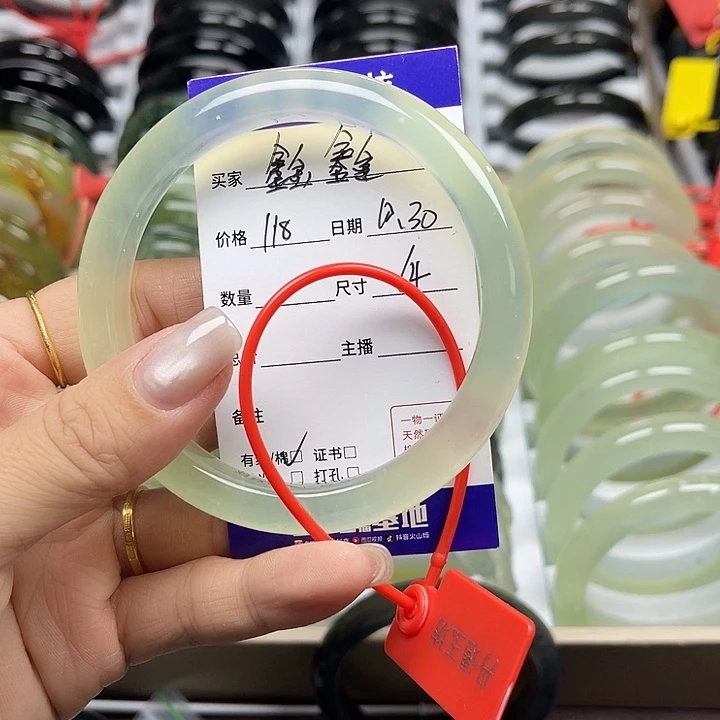 胖***鑫蛇纹石玉未镶嵌手镯