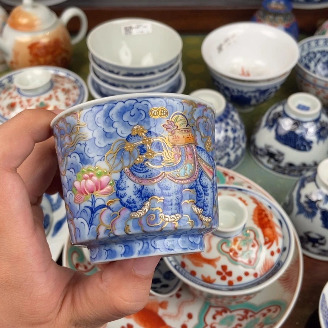 卜***文陶瓷的的设计师是一