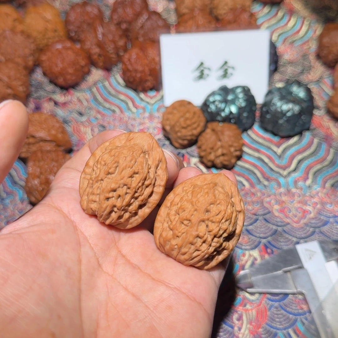 把件核桃1903玉观音，尺寸34 31 39