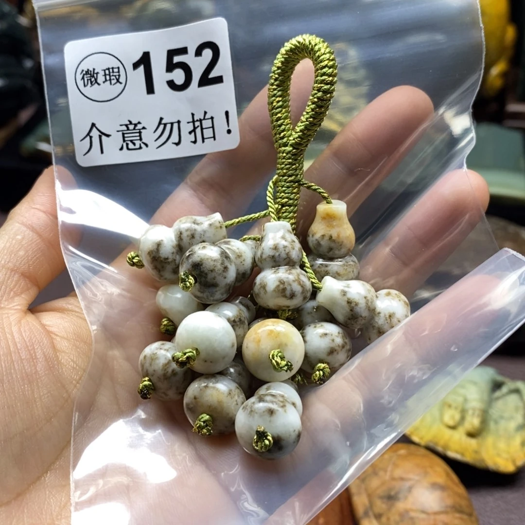 未镶嵌岫岩河磨玉（透闪石质玉）把件