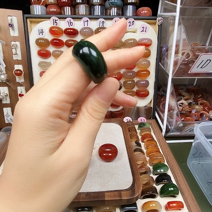 旧***。玛瑙/玉髓未镶嵌戒指