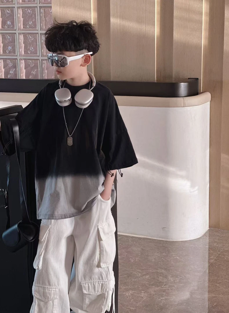 【蜡小新】【星河漫步】儿童高街工艺宽松韩版圆领短袖 T恤，模特穿150